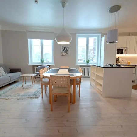 Upea Kolmio Etu-toeoeloessae * Helsinki