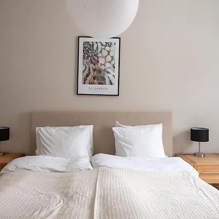 Upea Kolmio Etu-toeoeloessae * 赫尔辛基