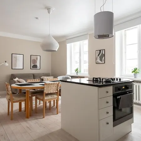 Upea Kolmio Etu-toeoeloessae Apartment *