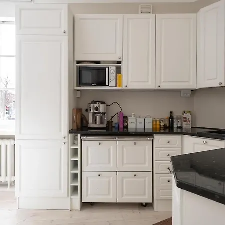 Upea Kolmio Etu-toeoeloessae Apartment Helsinki