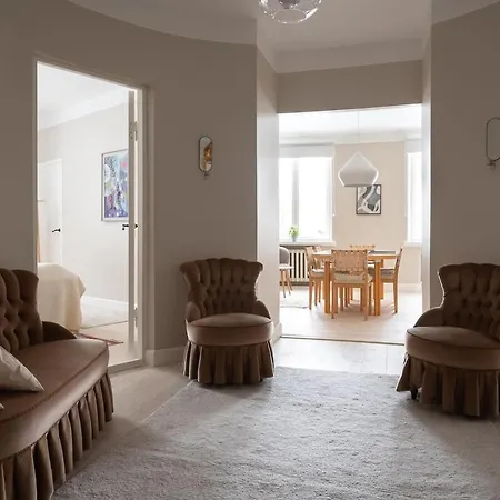 Apartment Upea Kolmio Etu-toeoeloessae *